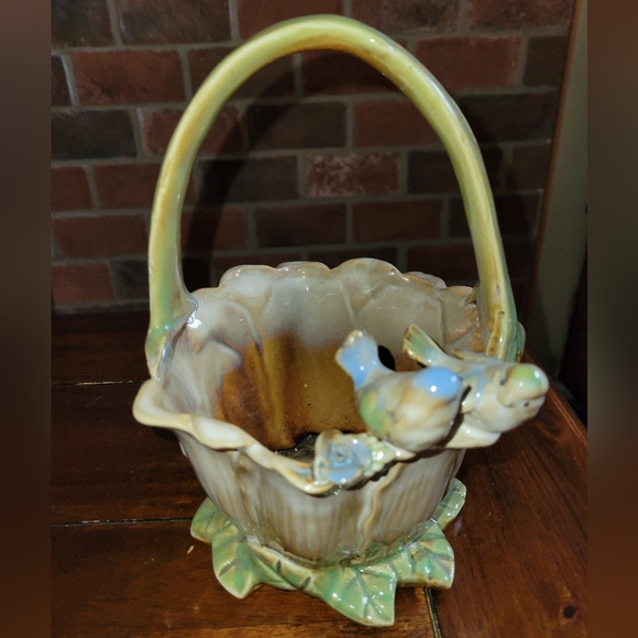 Vintage MAJOLICA STYLE Birds In A Cabbage Leaf Basket - Picture 2 of 11